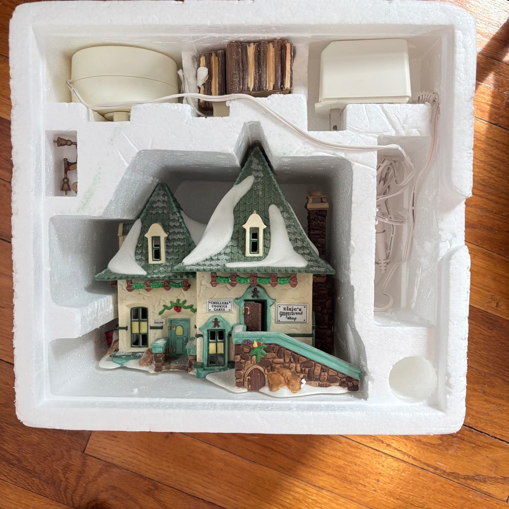 Department 56 North Pole Series Elsie's Gingerbread Shop 56398 Needs Smoke - Picture 6 of 8